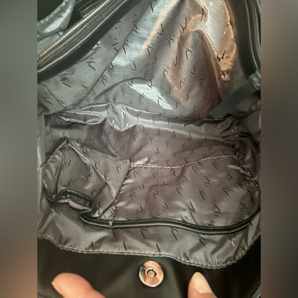 Sold New Simply Vera Wang Rockbridge Tote Bag Red Floral Print🆕 with out tag - Picture 4 of 5